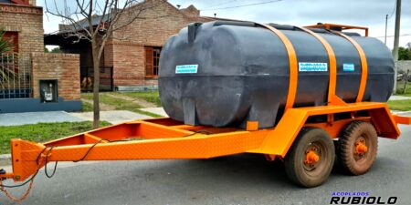 Acoplado Cisterna con Tanque Plastico para 4.500 Lts. (CP1006)