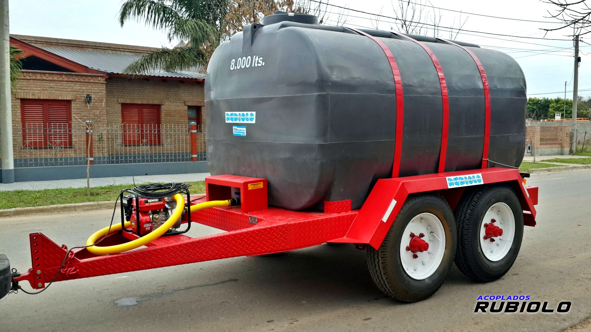 Acoplado Cisterna con Tanque Plastico para 8.000 Lts. (CP1010)