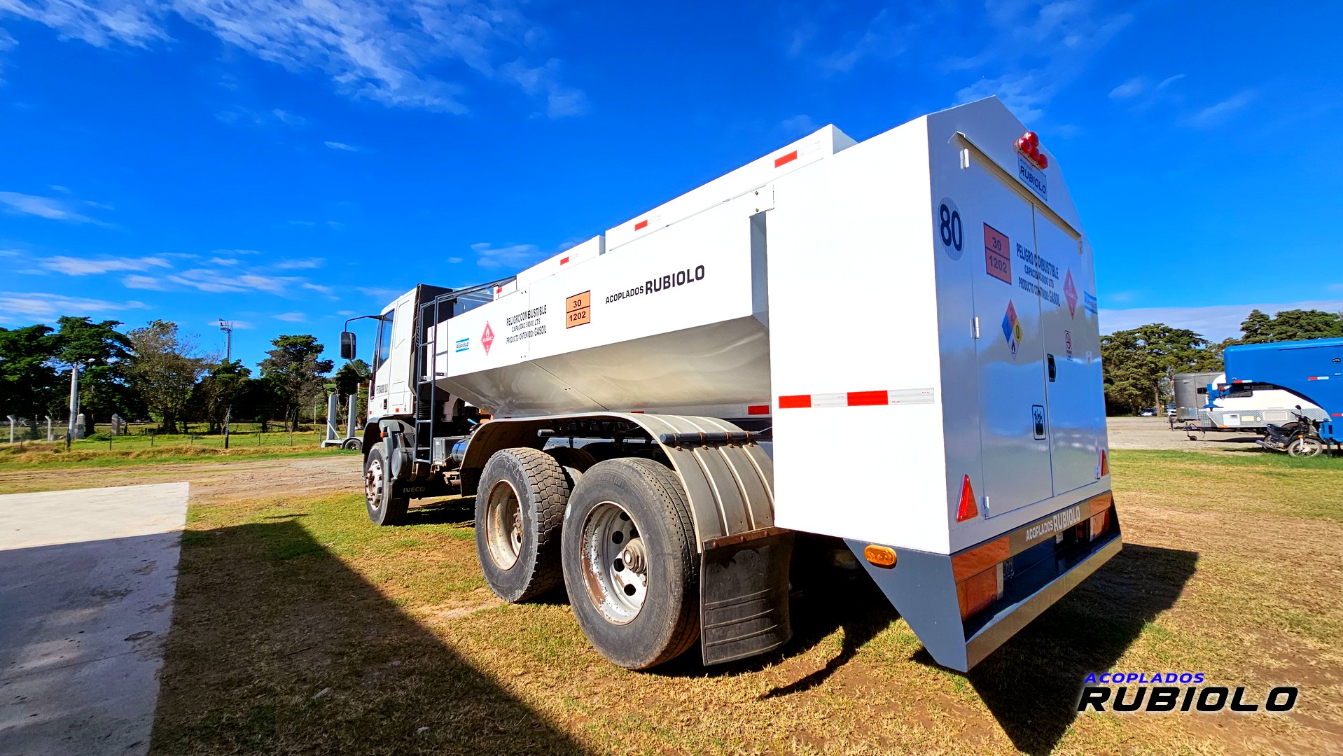 Carrocería tanque para montar en camión para 8.000 Litros. (CT1004) - Imagen 4