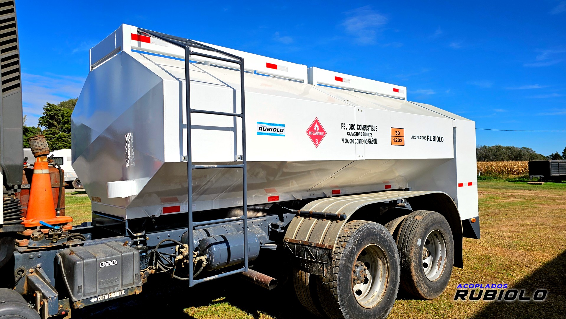 Carrocería tanque para montar en camión para 8.000 Litros. (CT1004) - Imagen 3