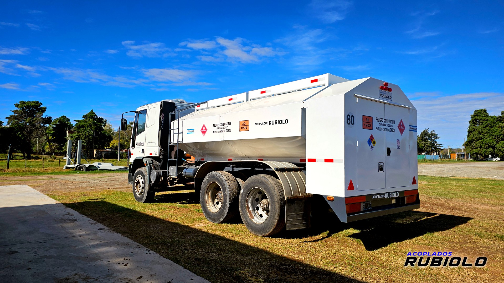 Carrocería tanque para montar en camión para 8.000 Litros. (CT1004)