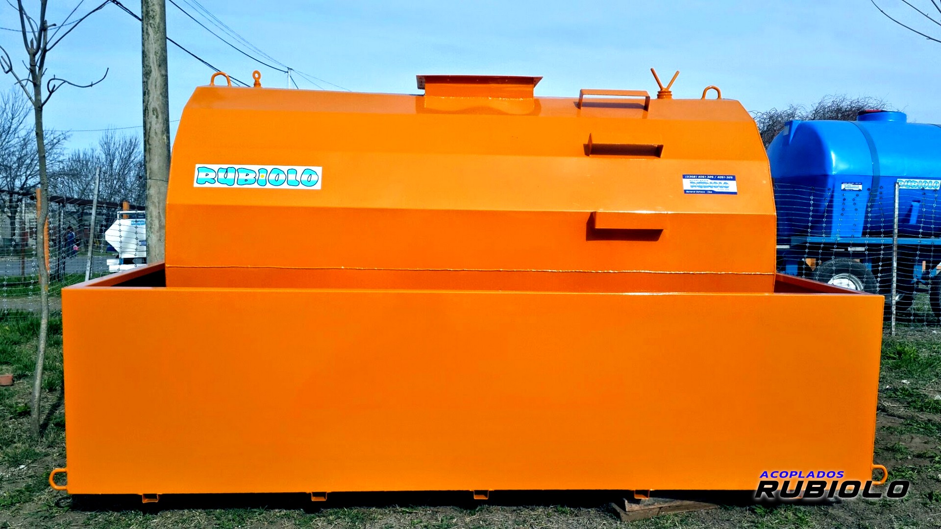 Tanque estacionario con Batea Antiderrame de para 7.000 Lts. (TB1007)