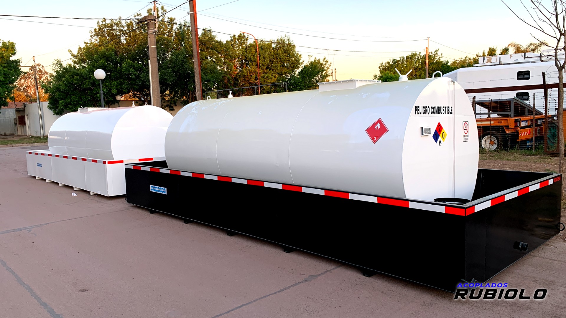 Tanque estacionario con Batea Antiderrame de para 20.000 Lts. (TB1012)