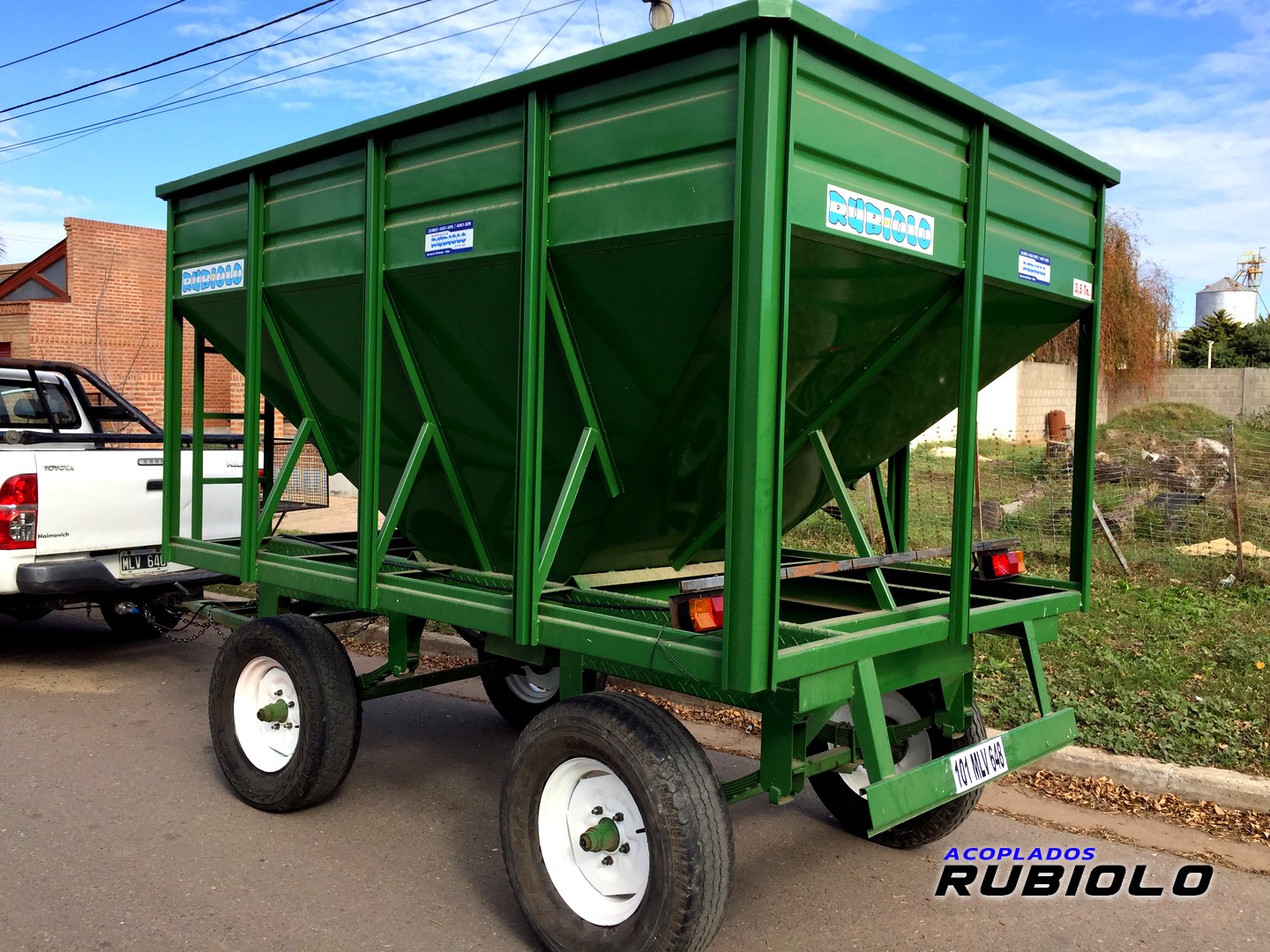 Acoplado Tolva Semillera para 3/4 Tn. (TO1001) - Imagen 4