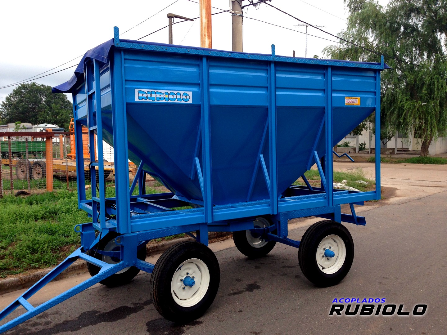 Acoplado Tolva Semillera para 3/4 Tn. (TO1001) - Imagen 2