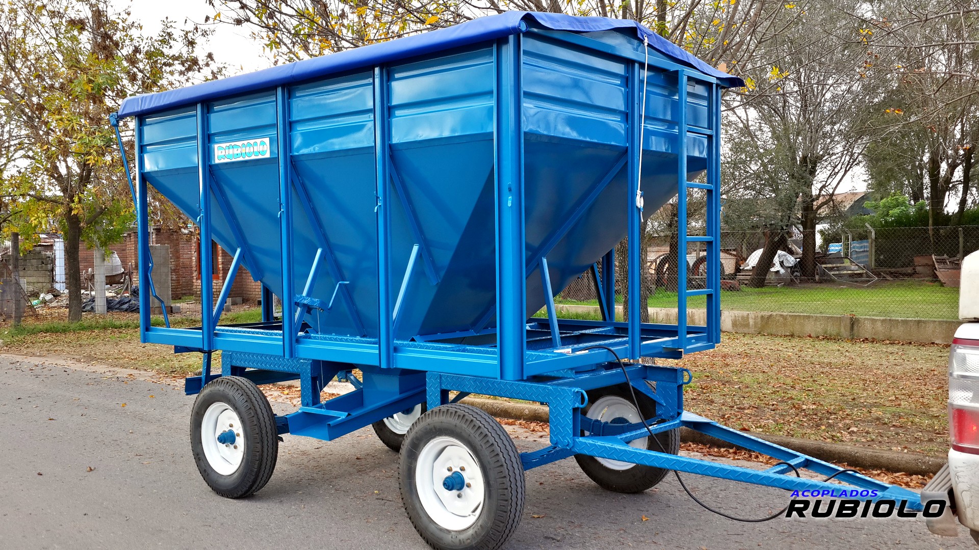 Acoplado Tolva Semillera para 3/4 Tn. (TO1001) - Imagen 17