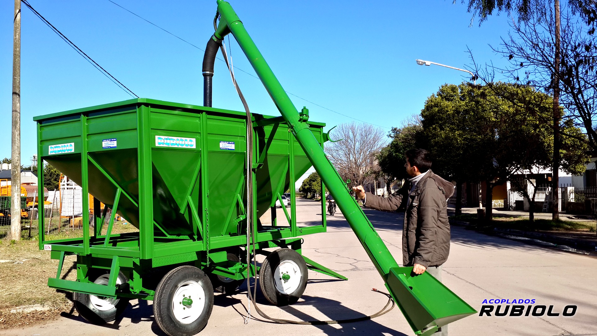 Acoplado Tolva Semillera para 3/4 Tn. (TO1001) - Imagen 15