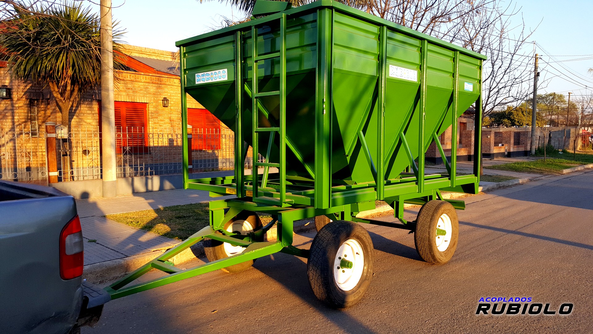 Acoplado Tolva Semillera para 3/4 Tn. (TO1001) - Imagen 10