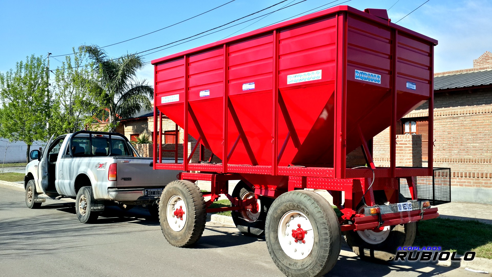 Acoplado Tolva Semillera / Fertilizantes para 8/9 Tn. (TO1011) - Imagen 9