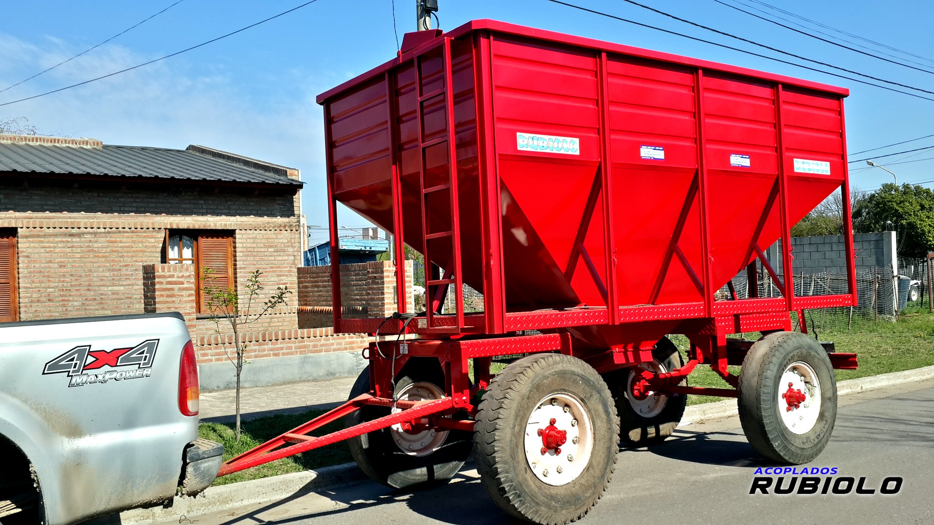 Acoplado Tolva Semillera / Fertilizantes para 8/9 Tn. (TO1011) - Imagen 8