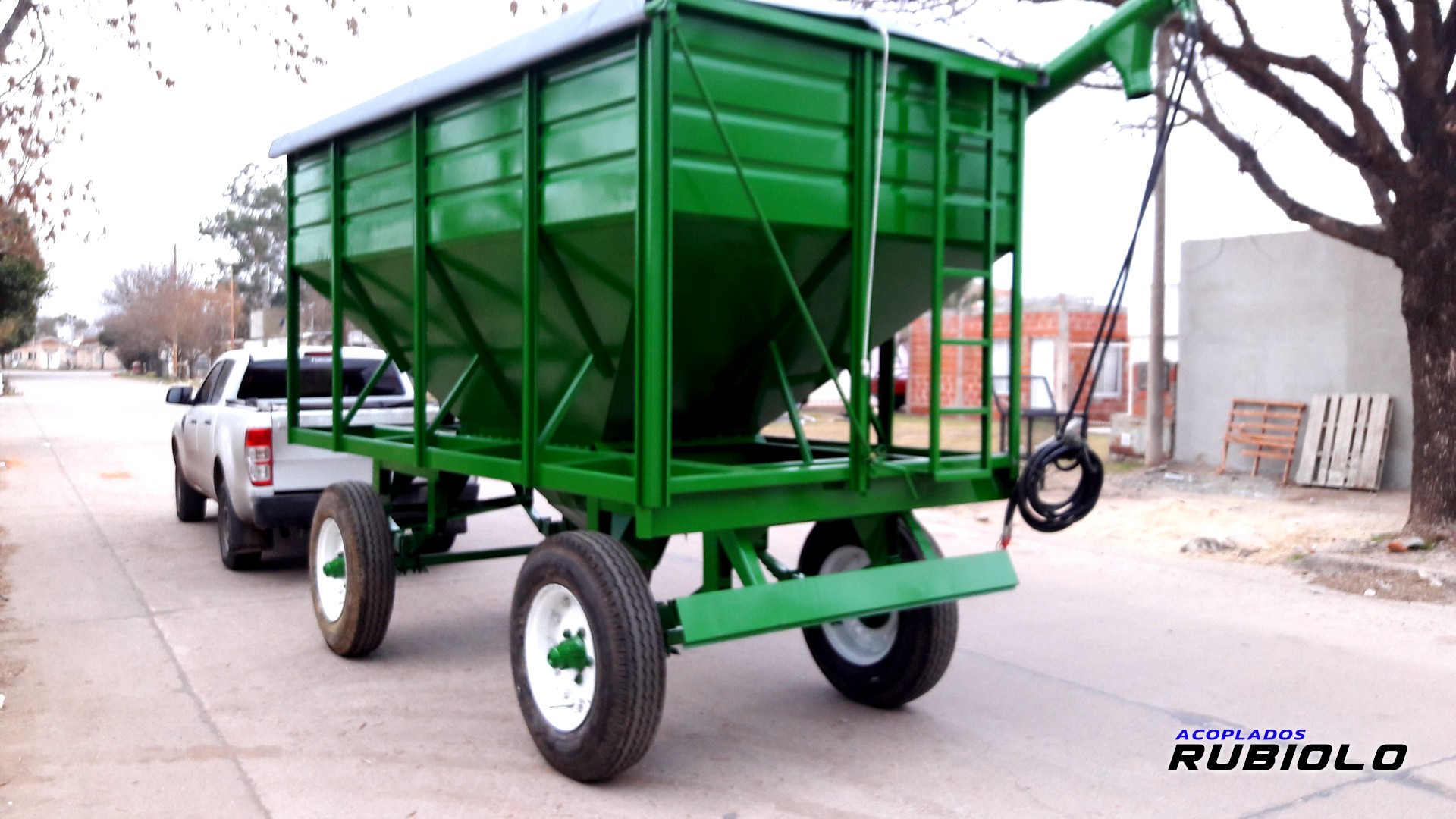 Acoplado Tolva Semillera / Fertilizantes para 8/9 Tn. (TO1011) - Imagen 7