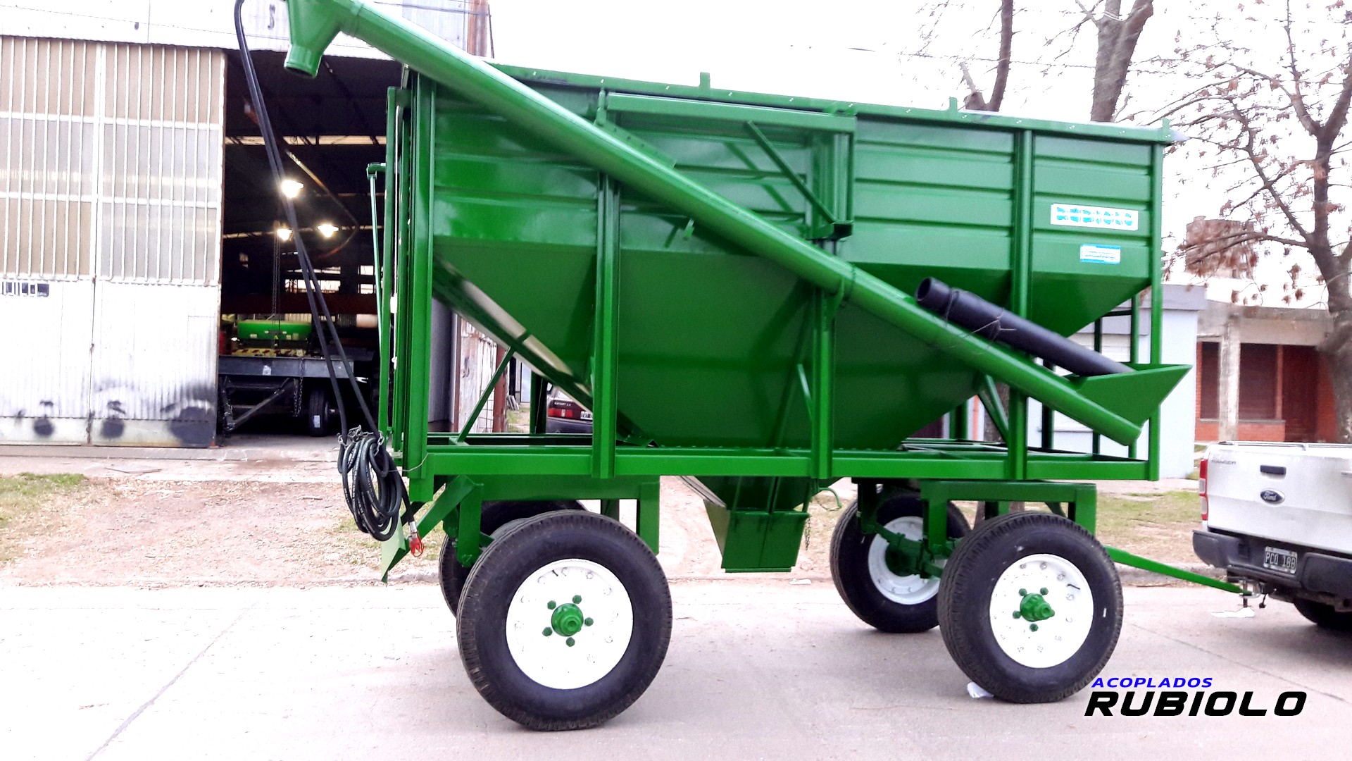 Acoplado Tolva Semillera / Fertilizantes para 8/9 Tn. (TO1011) - Imagen 6