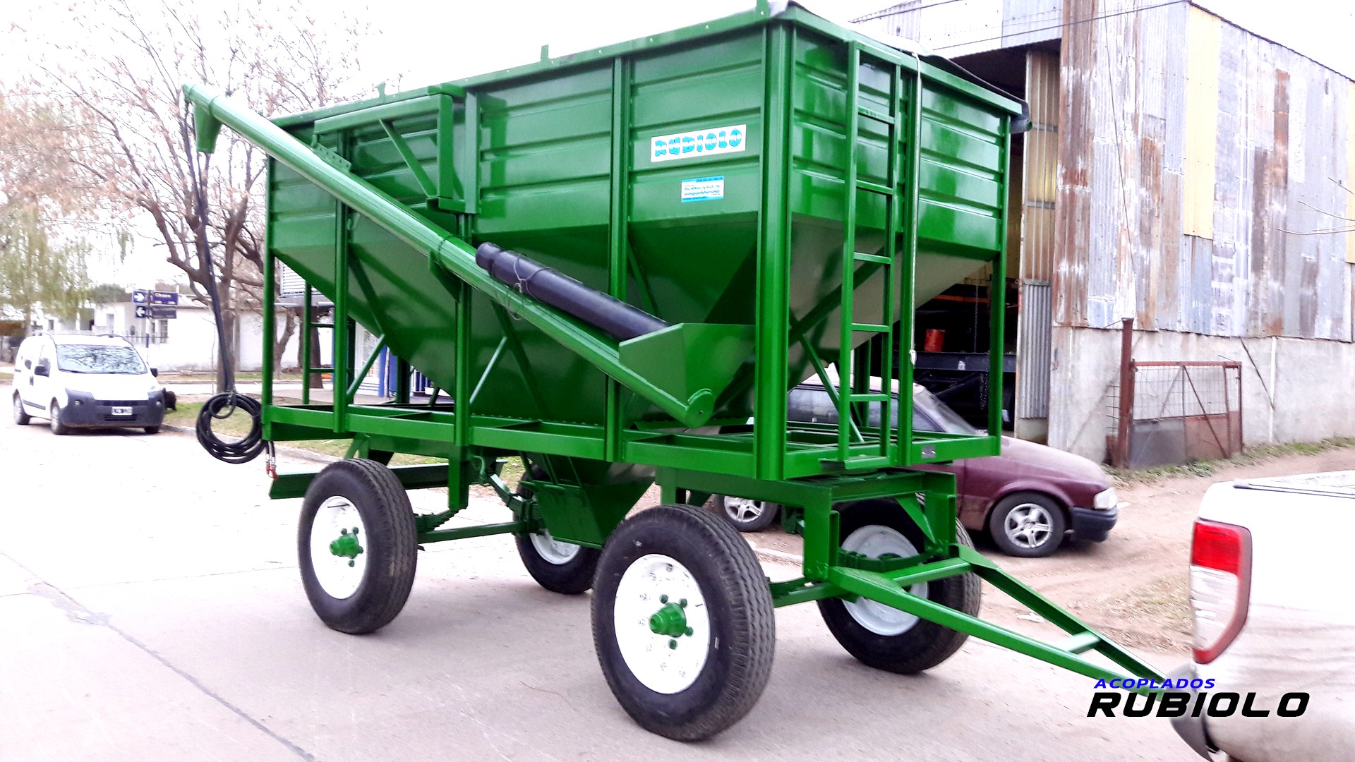 Acoplado Tolva Semillera / Fertilizantes para 8/9 Tn. (TO1011) - Imagen 5