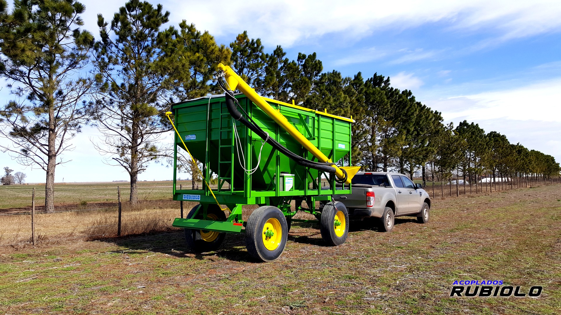 Acoplado Tolva Semillera / Fertilizantes para 8/9 Tn. (TO1011) - Imagen 4