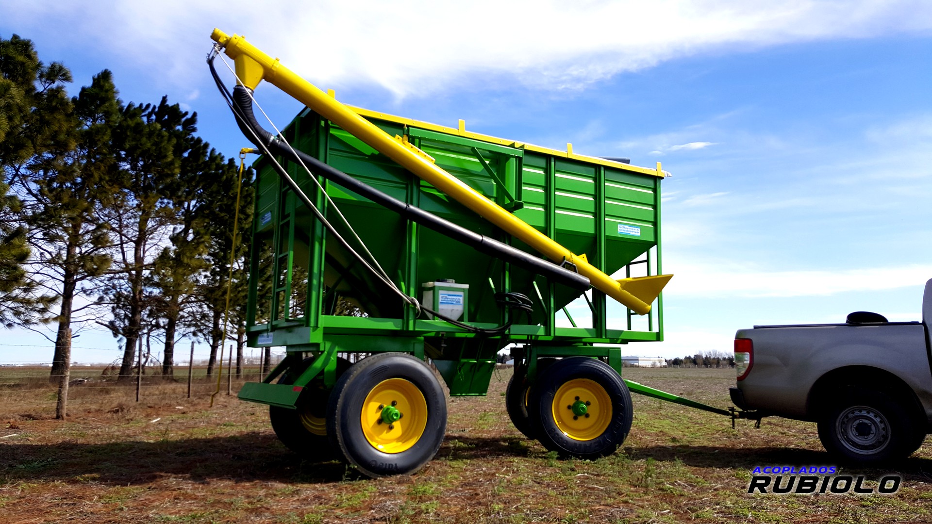 Acoplado Tolva Semillera / Fertilizantes para 8/9 Tn. (TO1011) - Imagen 3