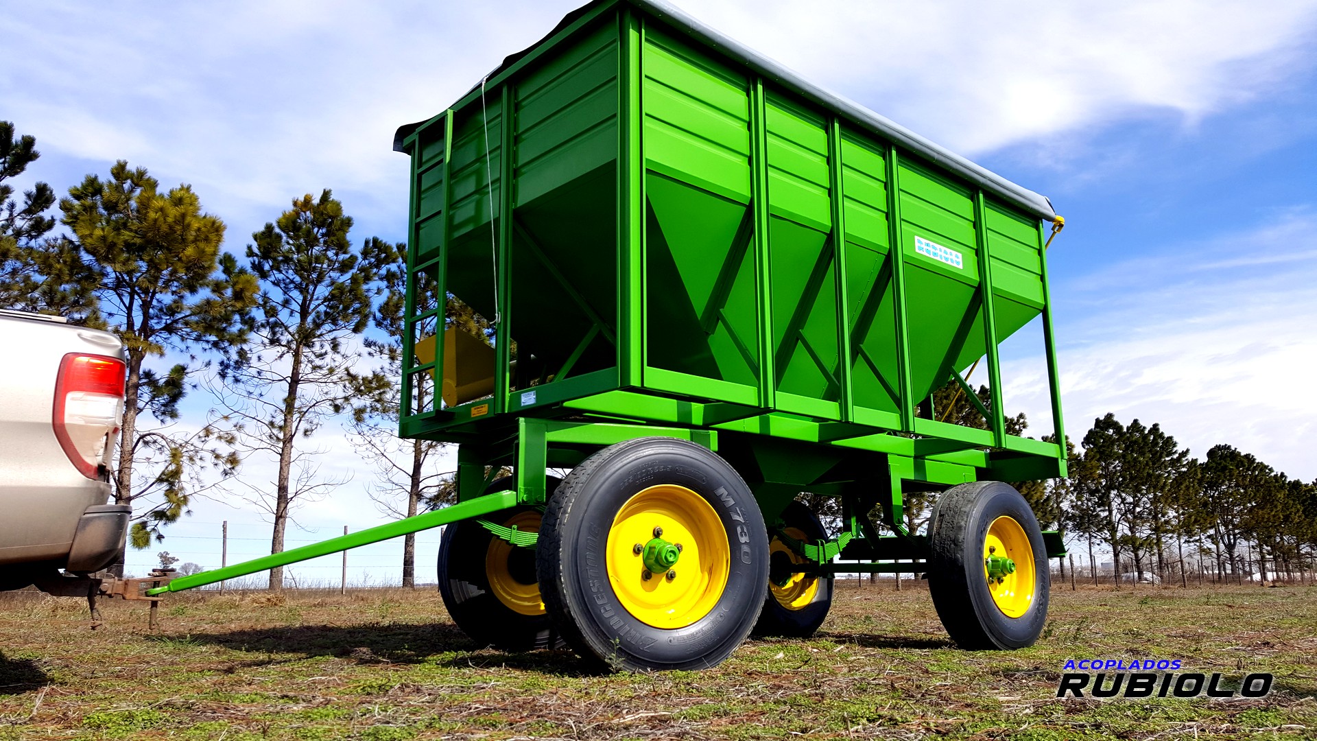 Acoplado Tolva Semillera / Fertilizantes para 8/9 Tn. (TO1011) - Imagen 2