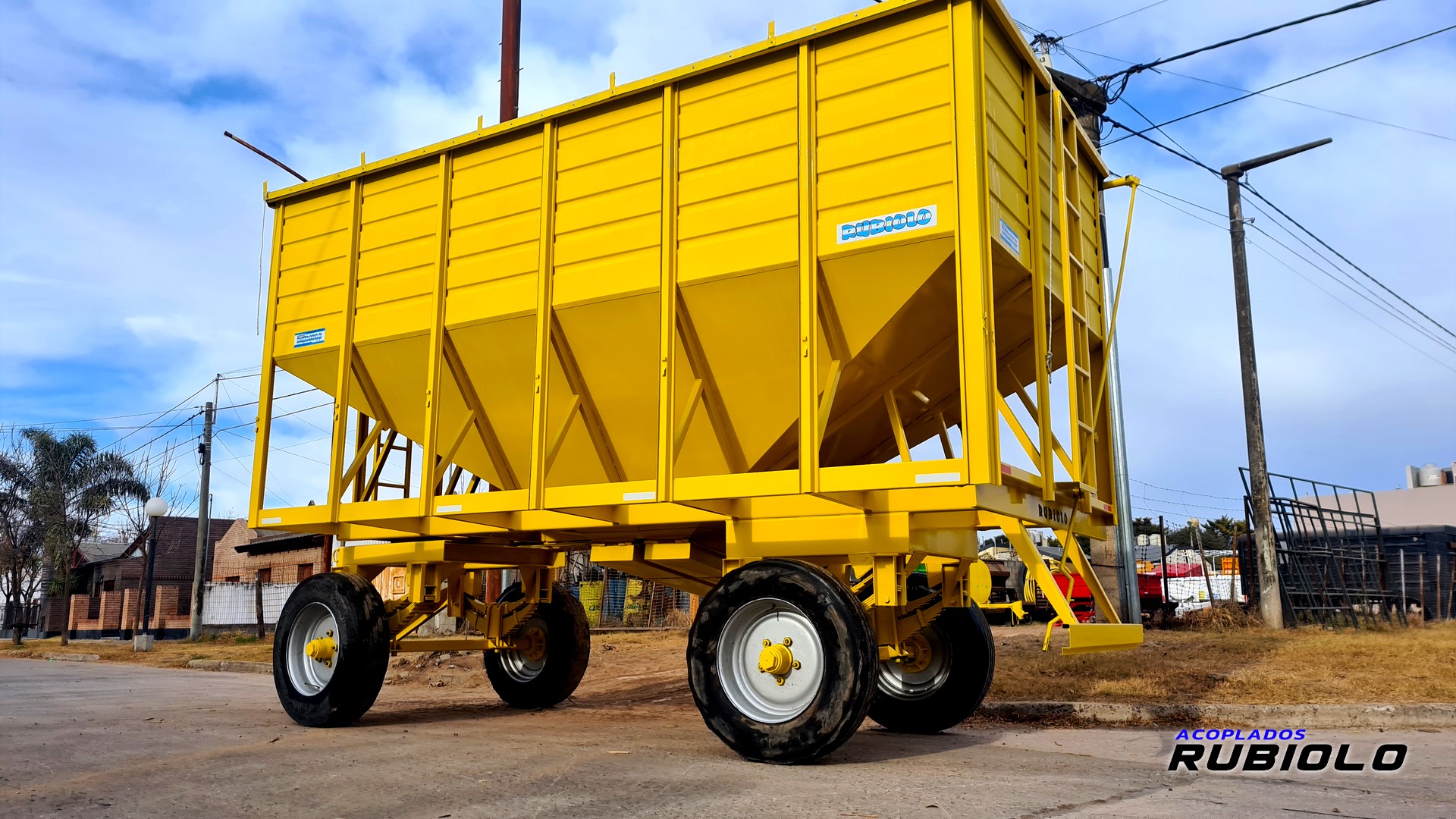 Acoplado Tolva Semillera / Fertilizantes para 14/16 Tn. (TO1013) - Imagen 3