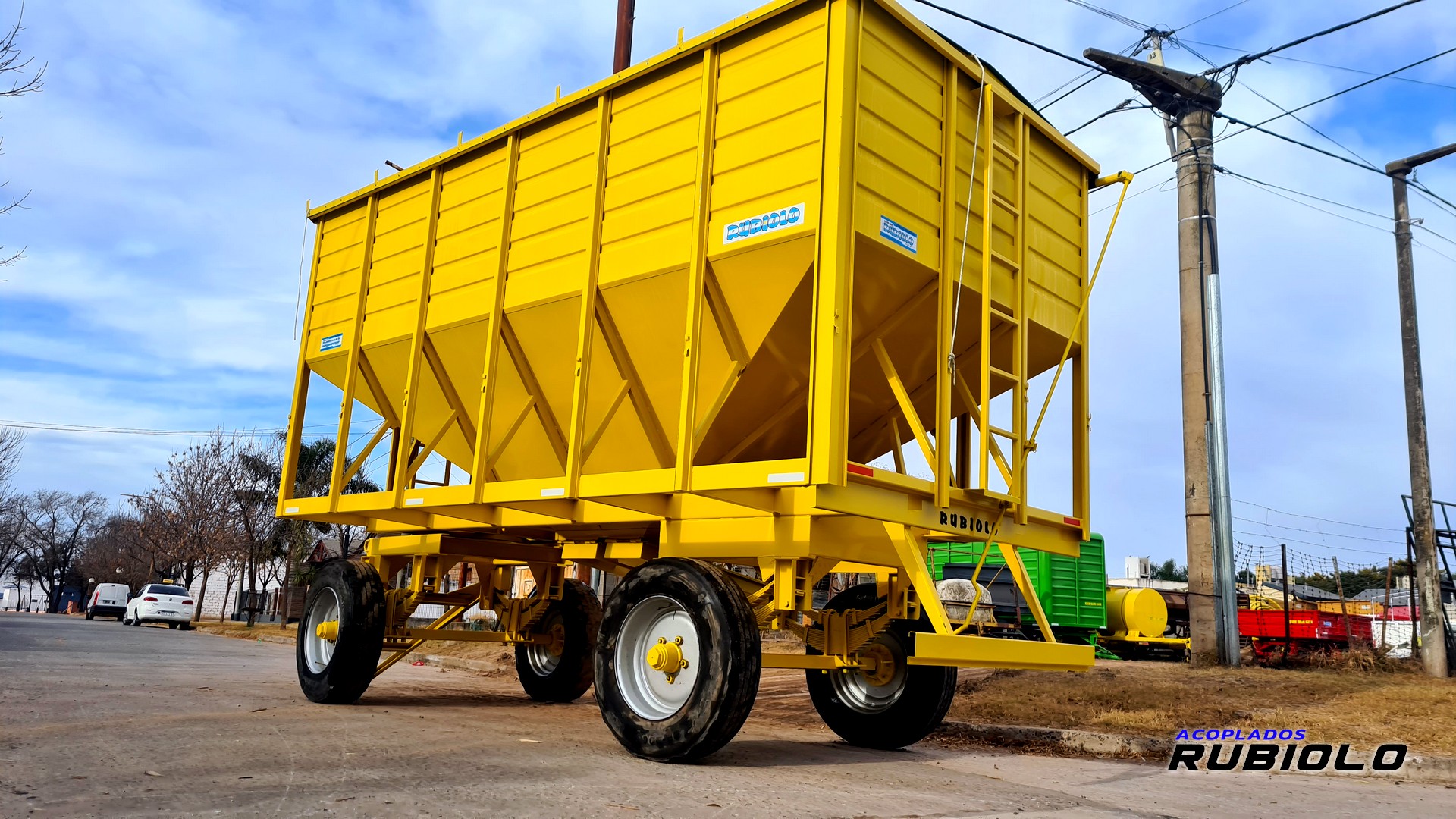 Acoplado Tolva Semillera / Fertilizantes para 14/16 Tn. (TO1013) - Imagen 2