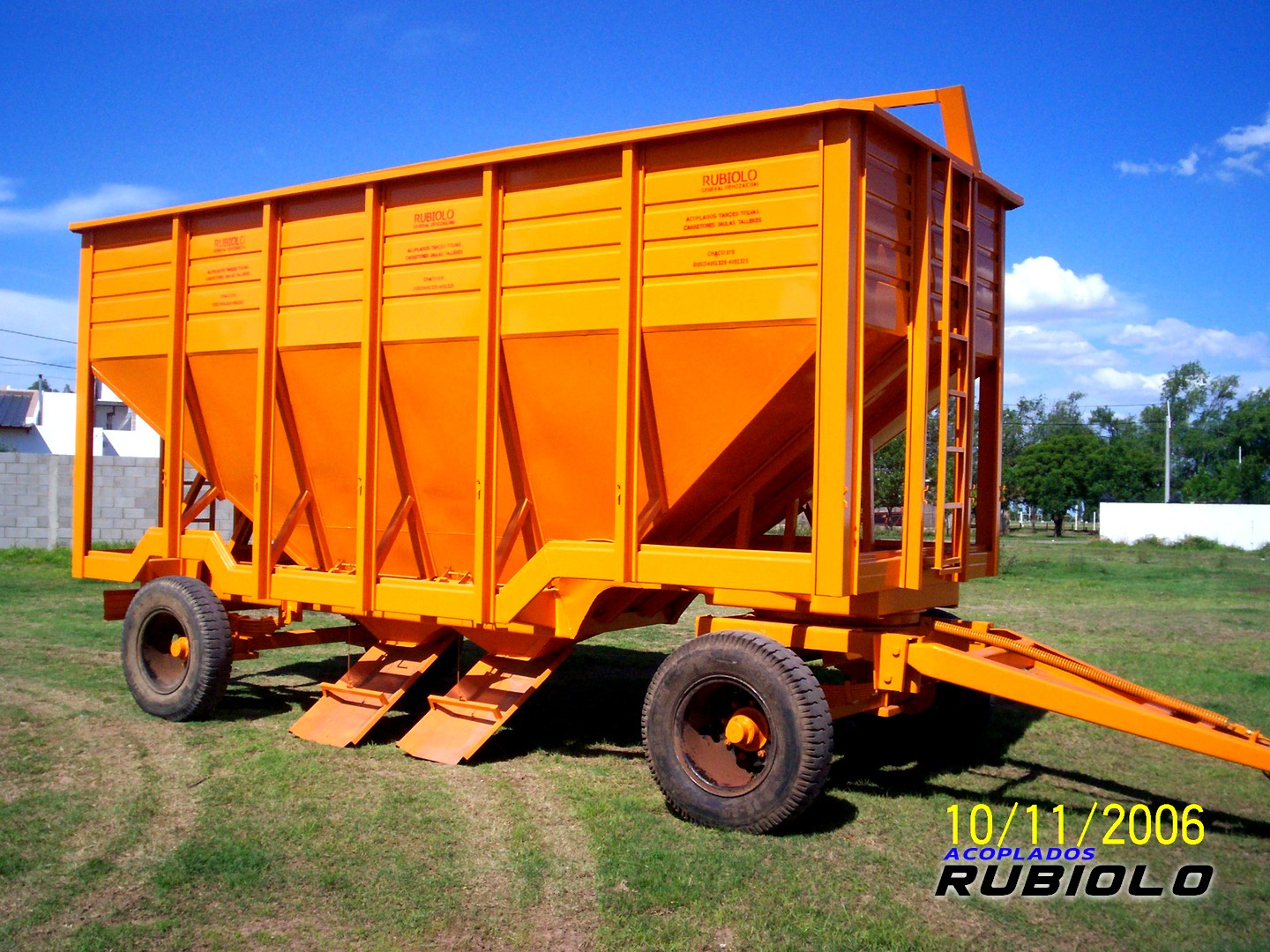 Acoplado Tolva Semillera / Fertilizantes para 22 Tn. (TO1014) - Imagen 3