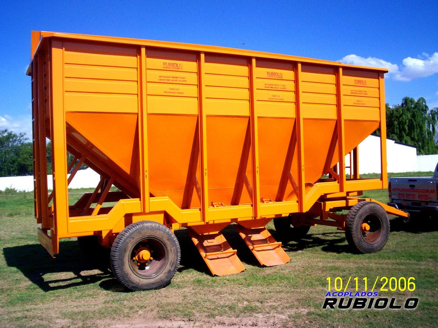 Acoplado Tolva Semillera / Fertilizantes para 22 Tn. (TO1014) - Imagen 2