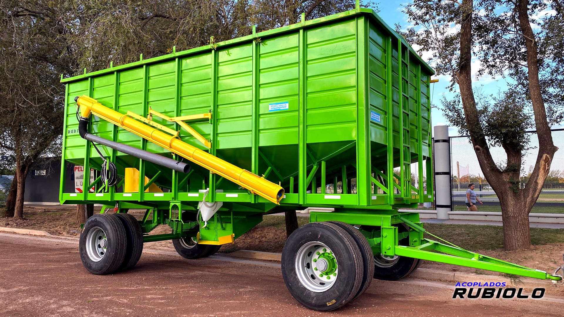 Acoplado Tolva Semillera / Fertilizantes para 22 Tn. (TO1014)